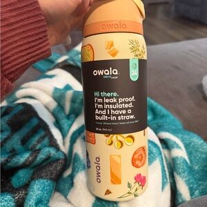 Owala Brunch 32 oz Free Sip with Built-in Straw
